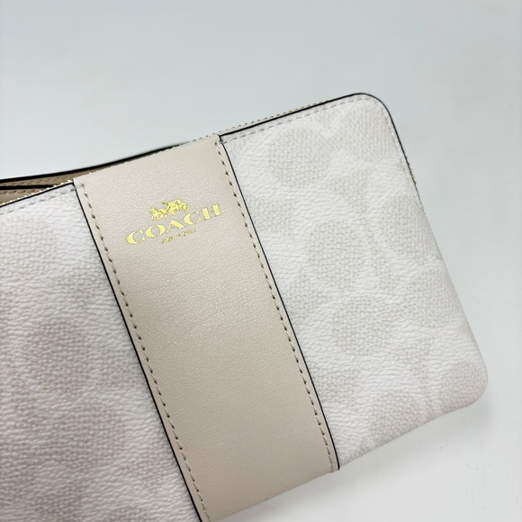 Coach Small Wristlet Pouch Wallet - White / Chalk - New with cosmetic defect - Picture 4 of 6
